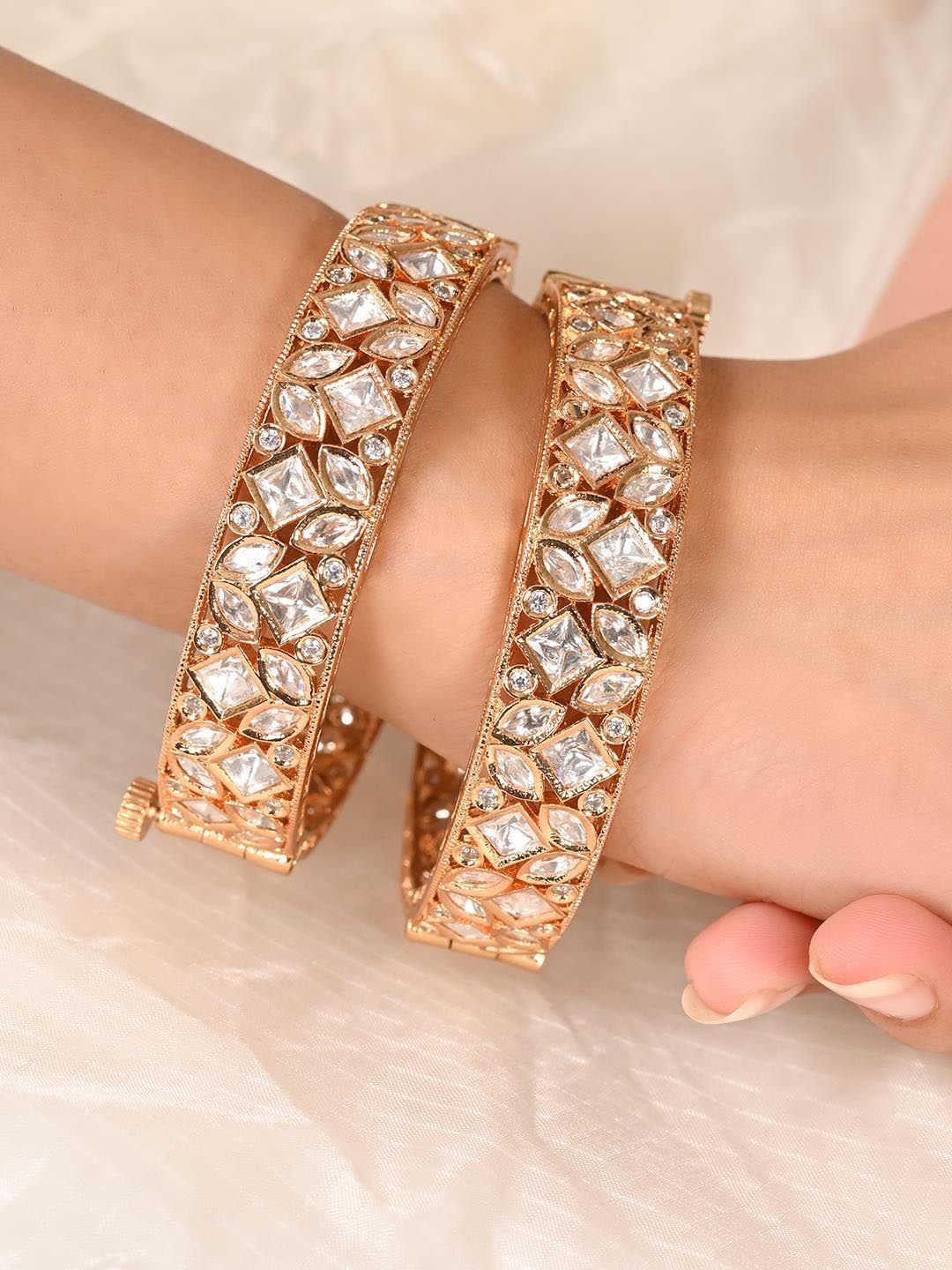 

RATNAVALI JEWELS Set Of 2 Gold-Plated Kundan-Studded Bangles
