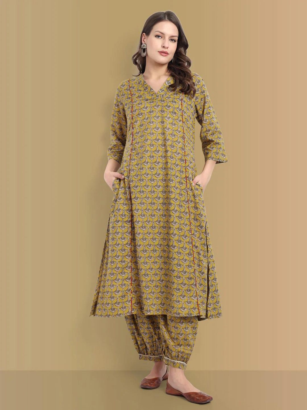 

Mera Rang Maira Ethnic Motifs Ajrak Printed V-Neck Pure Cotton A-Line Kurta, Mustard