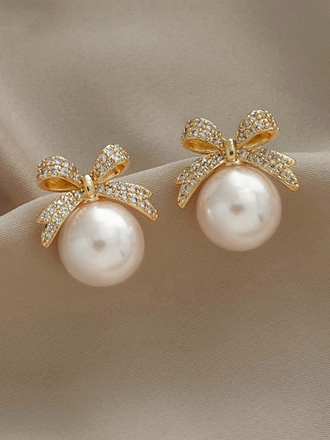 

VAGHBHATT Classic Studs Earrings, Gold