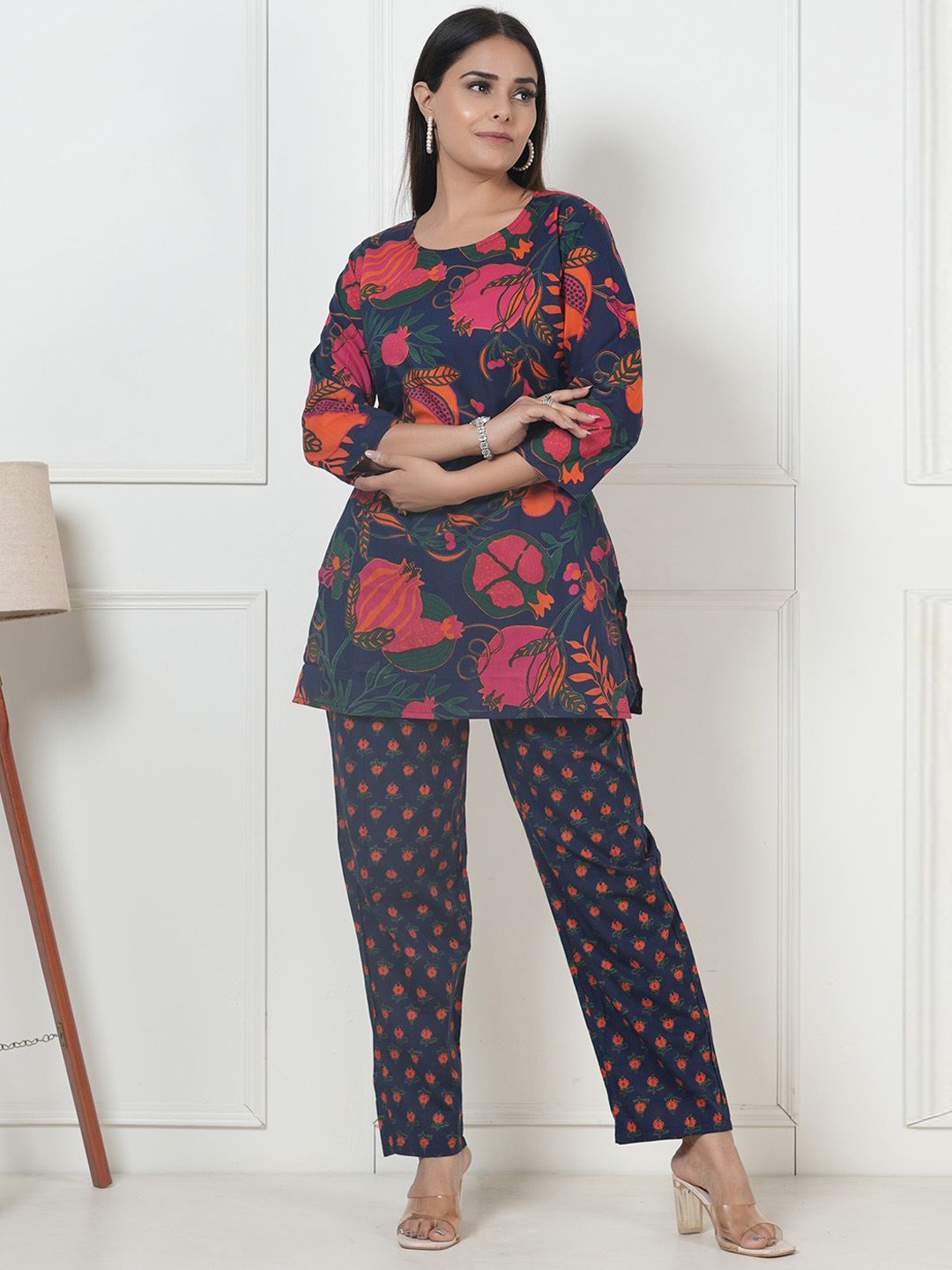 

Kaftanize Floral Printed Regular Pure Cotton Kurti With Trousers, Navy blue