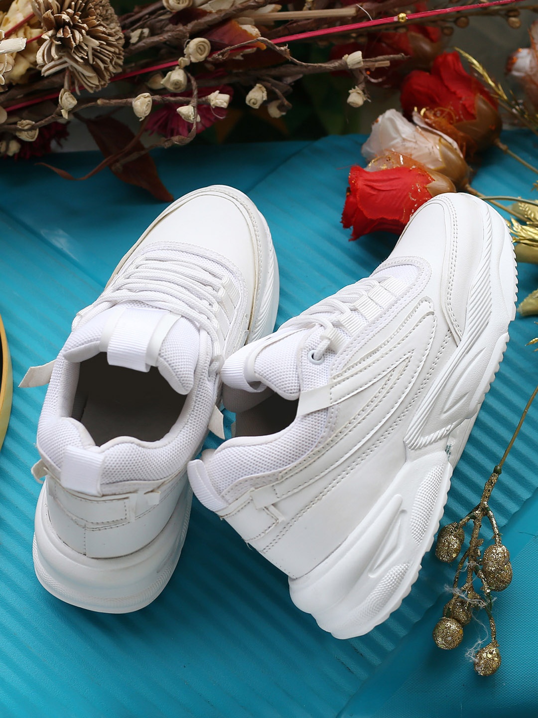 

DressBerry Women Solid Round Toe Sneakers, White