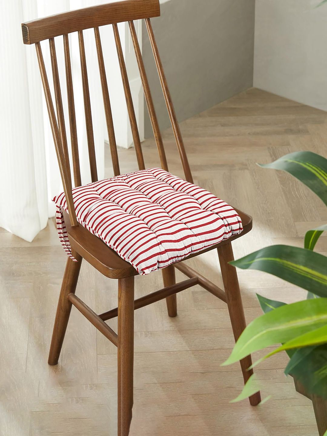 

Kuber Industries Maroon & White 4 Pieces Striped Cotton Chair Pads