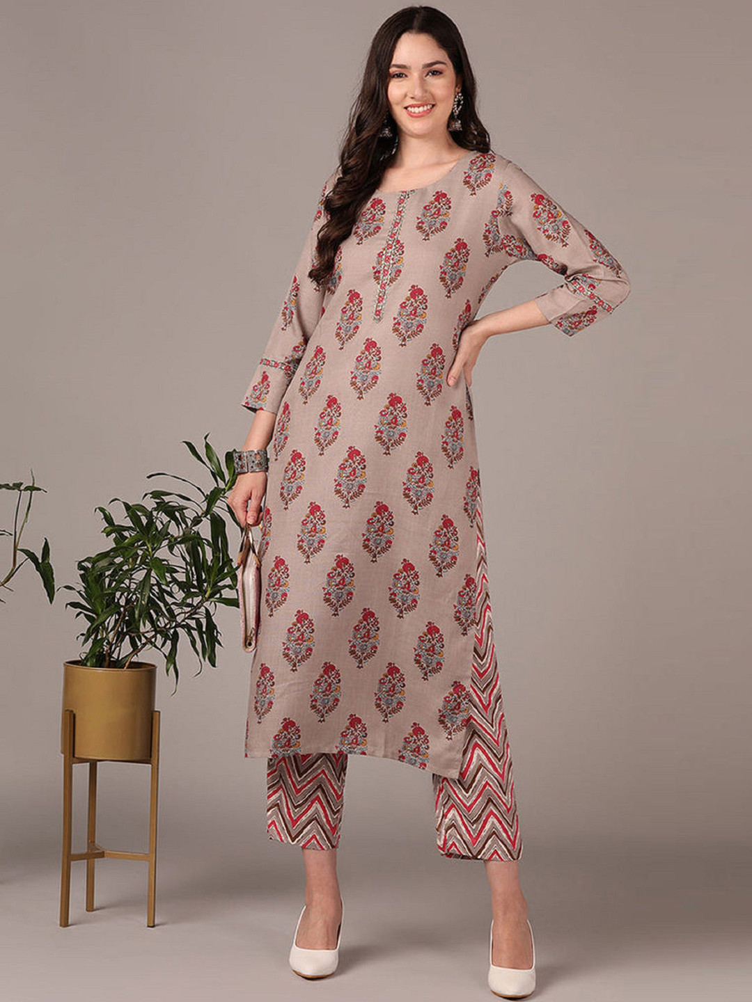 

MAHALASA Women Ethnic Motifs Printed Regular Kurta with Palazzos, Grey