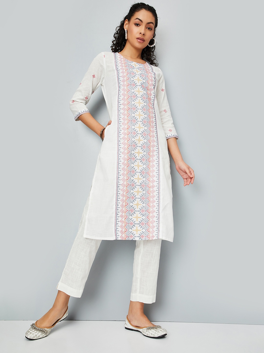 

max Women Embroidered Thread Work Kurta, Off white