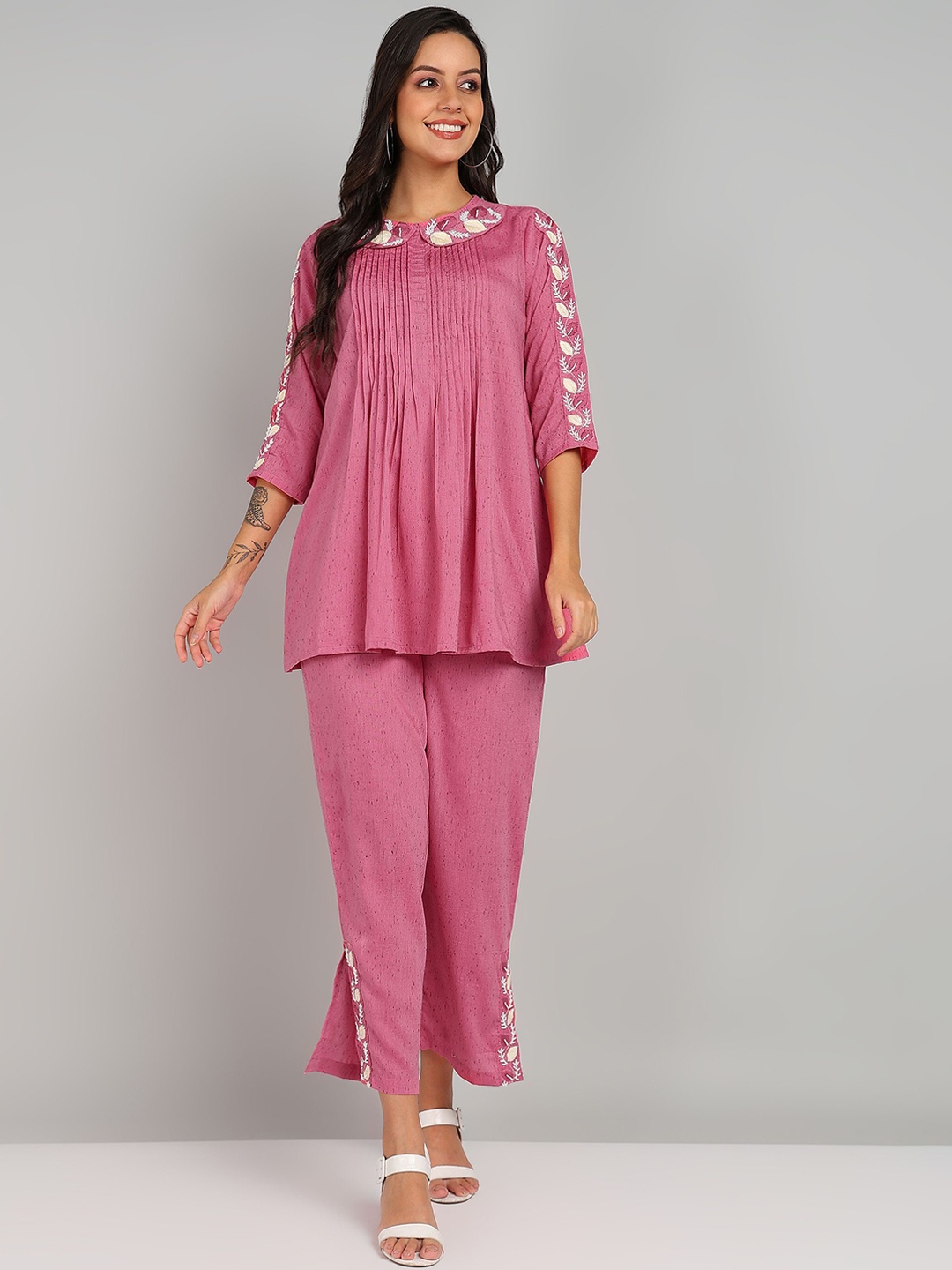 

Shiv ali apparels Women Embroidered Tunic & Trousers Co-Ords Set, Pink