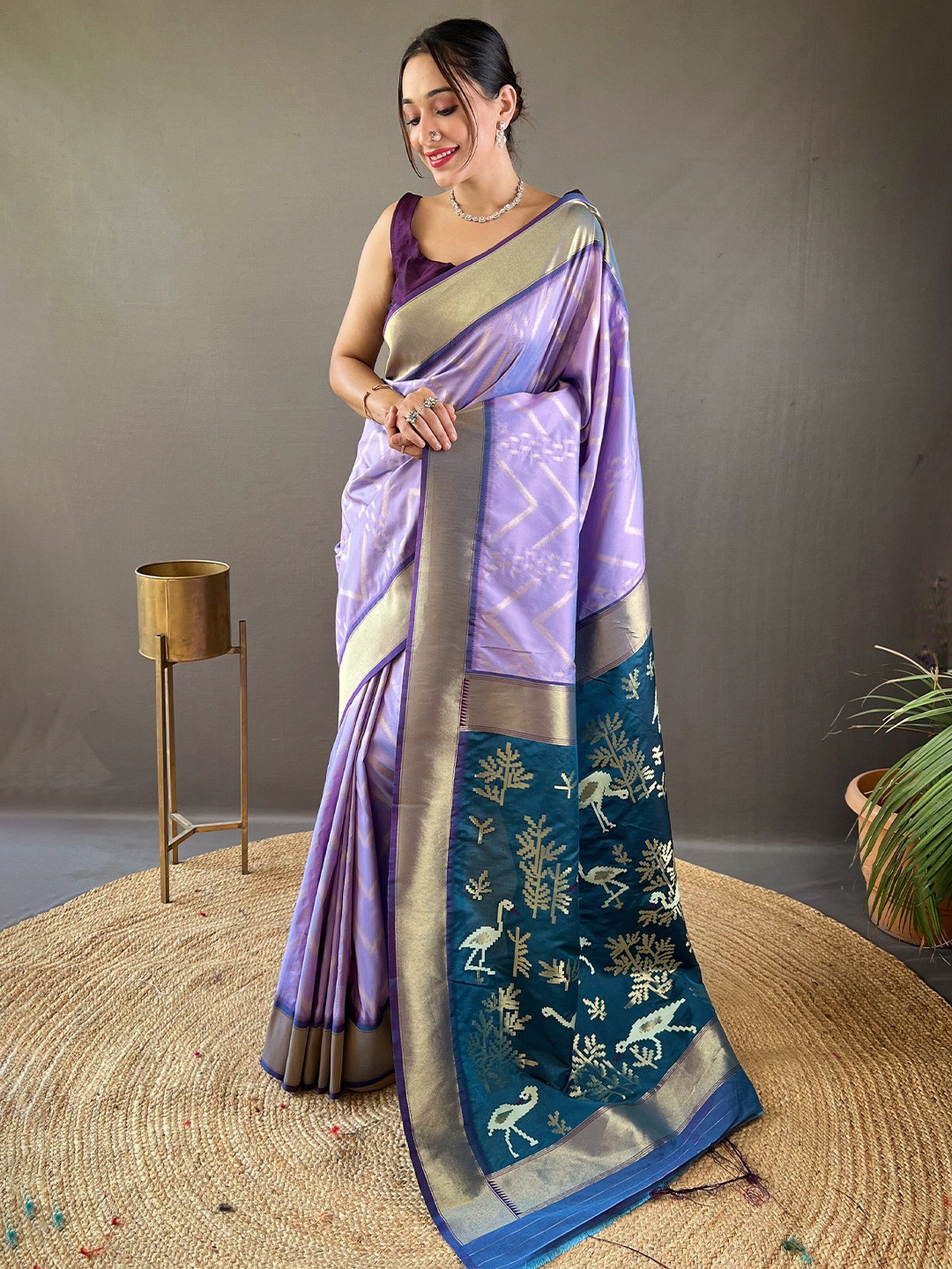 

DEVATITHI Ethnic Motifs Woven Design Zari Saree, Lavender