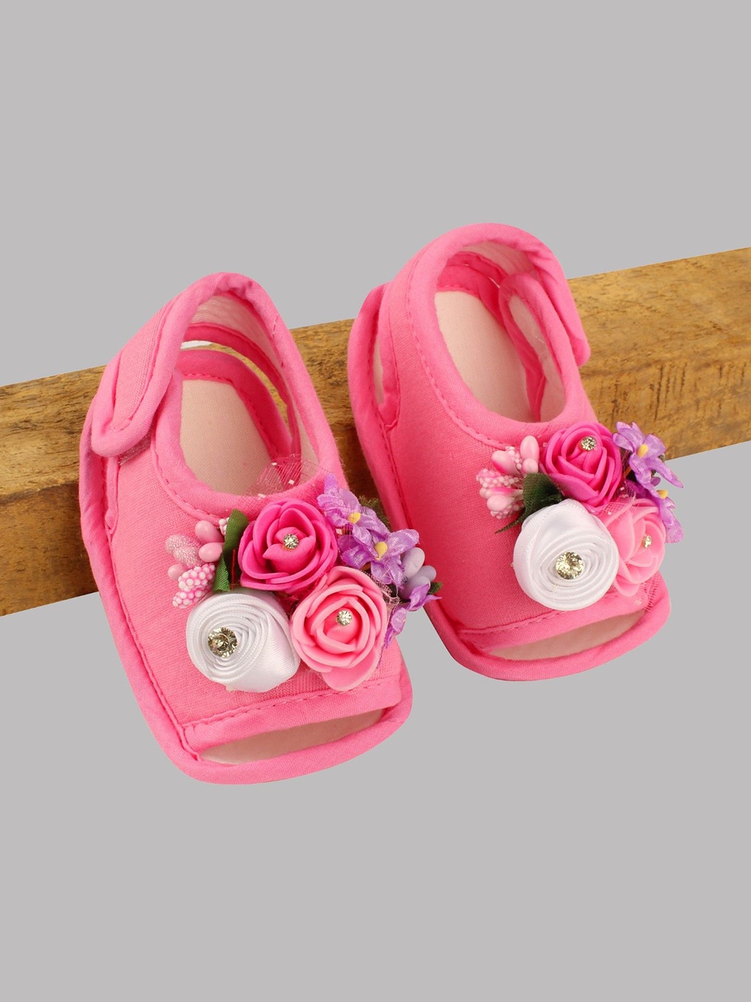 

Daizy Girls Floral Applique Booties, Pink