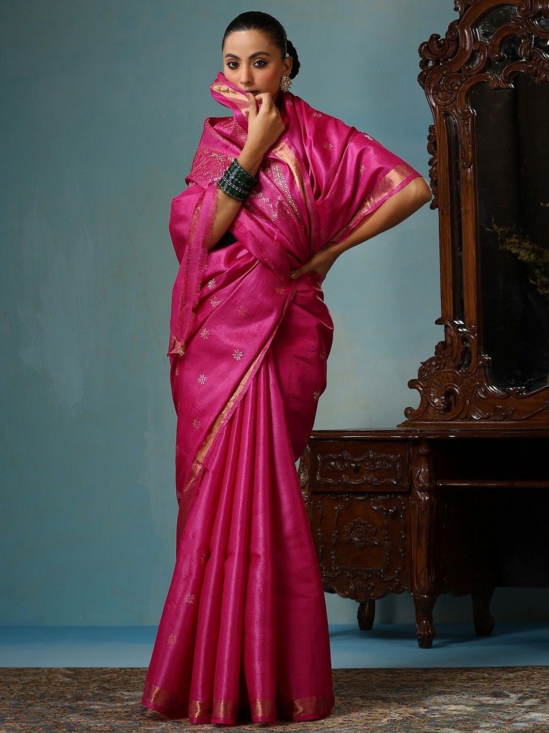 

DUSALA INDIA Woven Design Zari Saree, Magenta