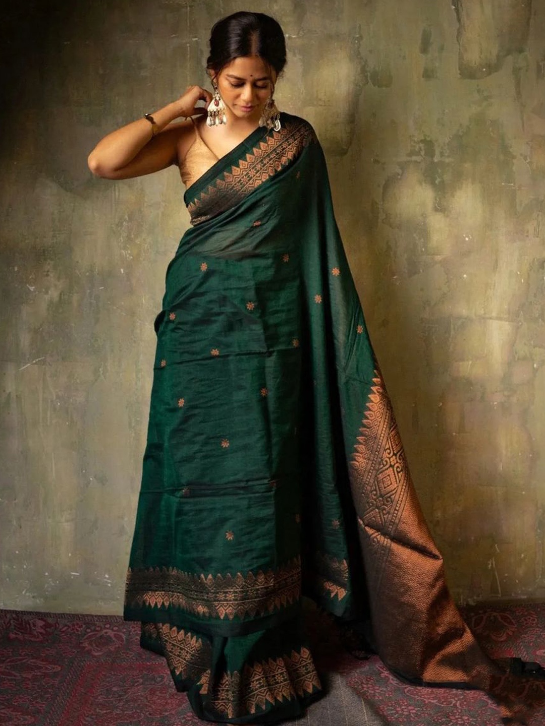 

MORLY Woven Design Zari Silk Blend Kanjeevaram Saree, Green