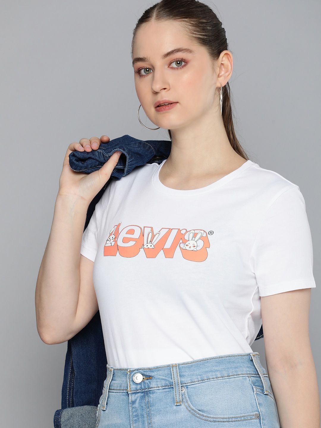 

Levis Pure Cotton Brand Logo Printed Casual T-shirt, White