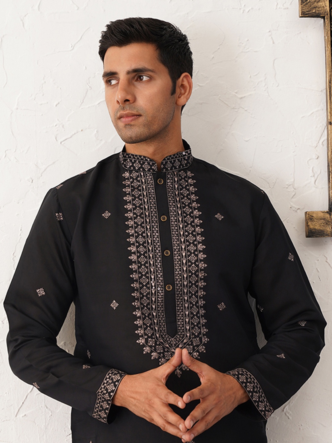 

Jompers Floral Embroidered Sequinned Work Mandarin Collar Straight Kurta, Black