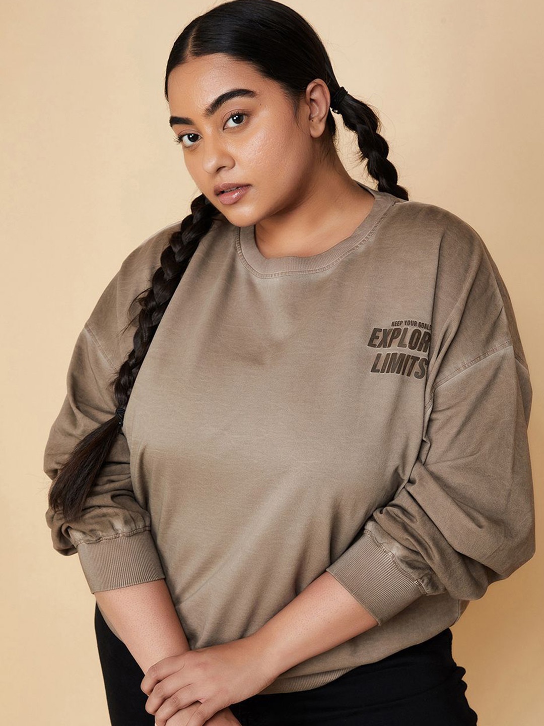 

max Women Solid Round Neck Pullover Plus Size Pure Cotton Sweatshirt, Brown