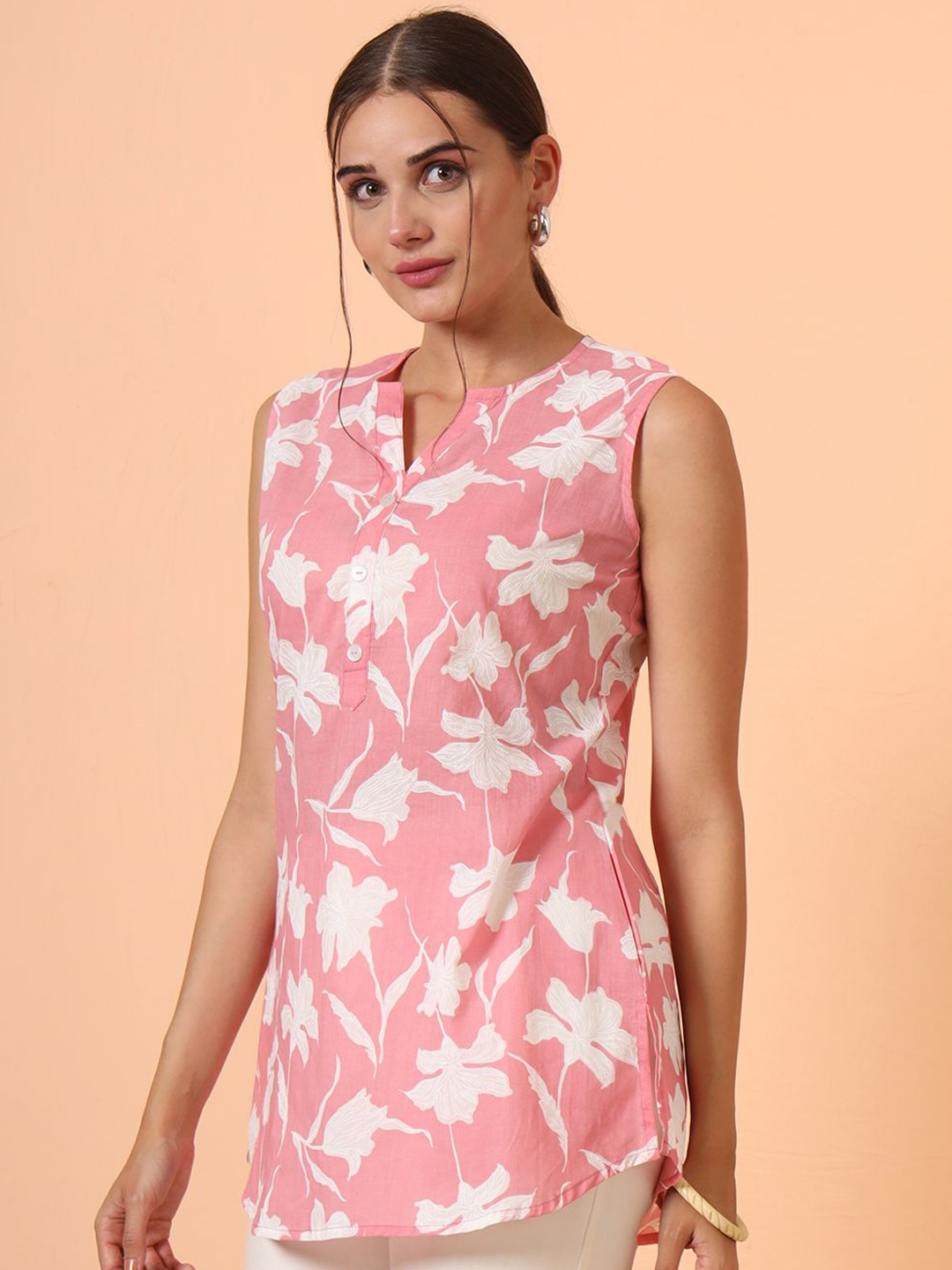 

ARAVALII Women Pure Cotton Floral Printed Sleeveless Kurti, Peach