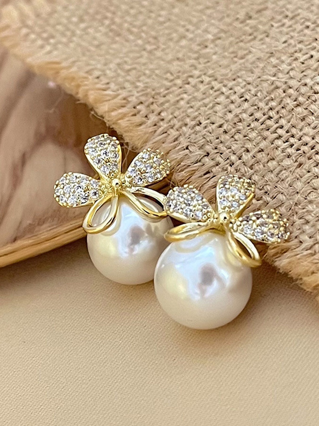 

FIMBUL Gold Plated Pearl & Rhinestone Floral Studs