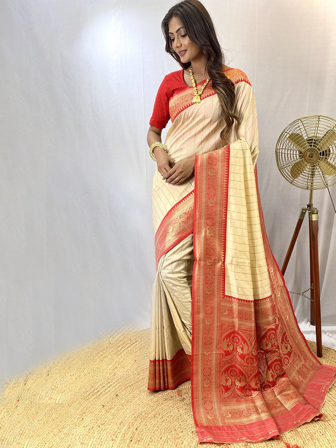 

DEVATITHI Woven Design Striped Zari Paithani Saree, White