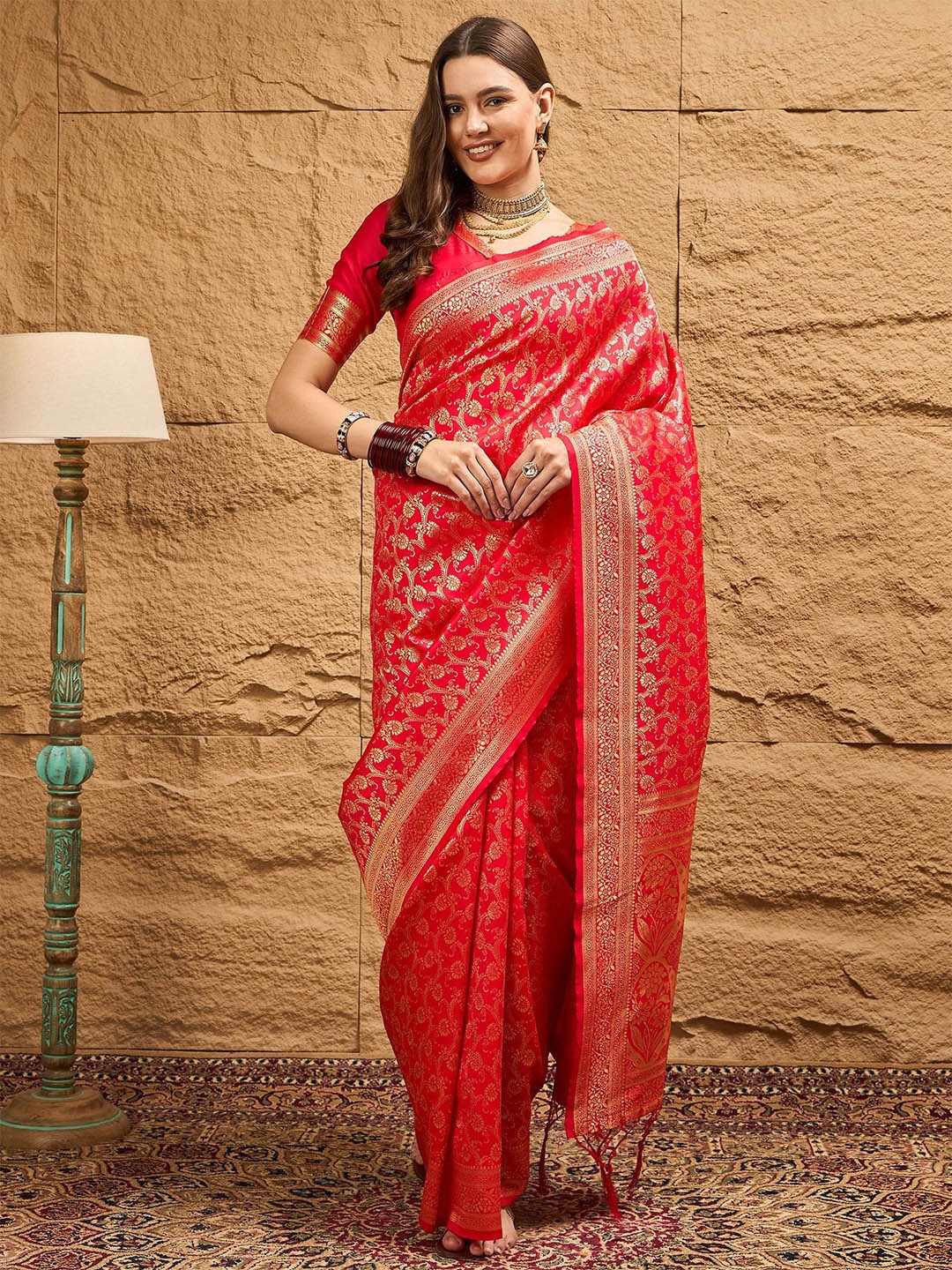 

Dori Woven Design Zari Banarasi Saree, Red