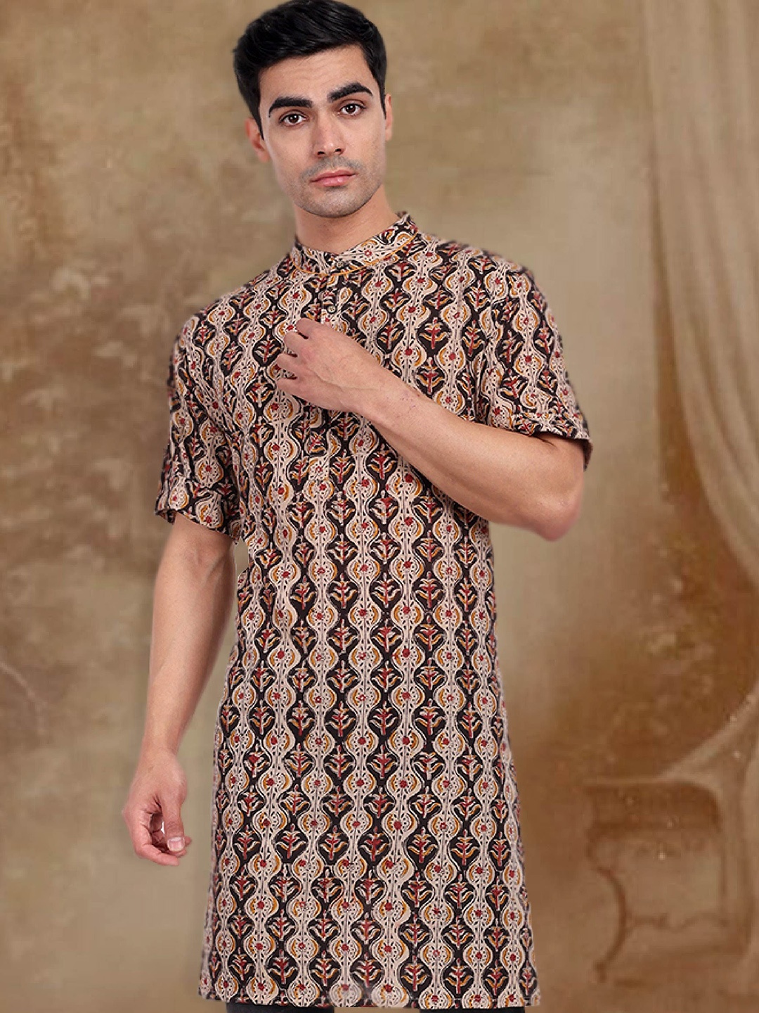 

Tesmare Kalamkari Printed Mandarin Collar Pure Cotton Kurta, Beige