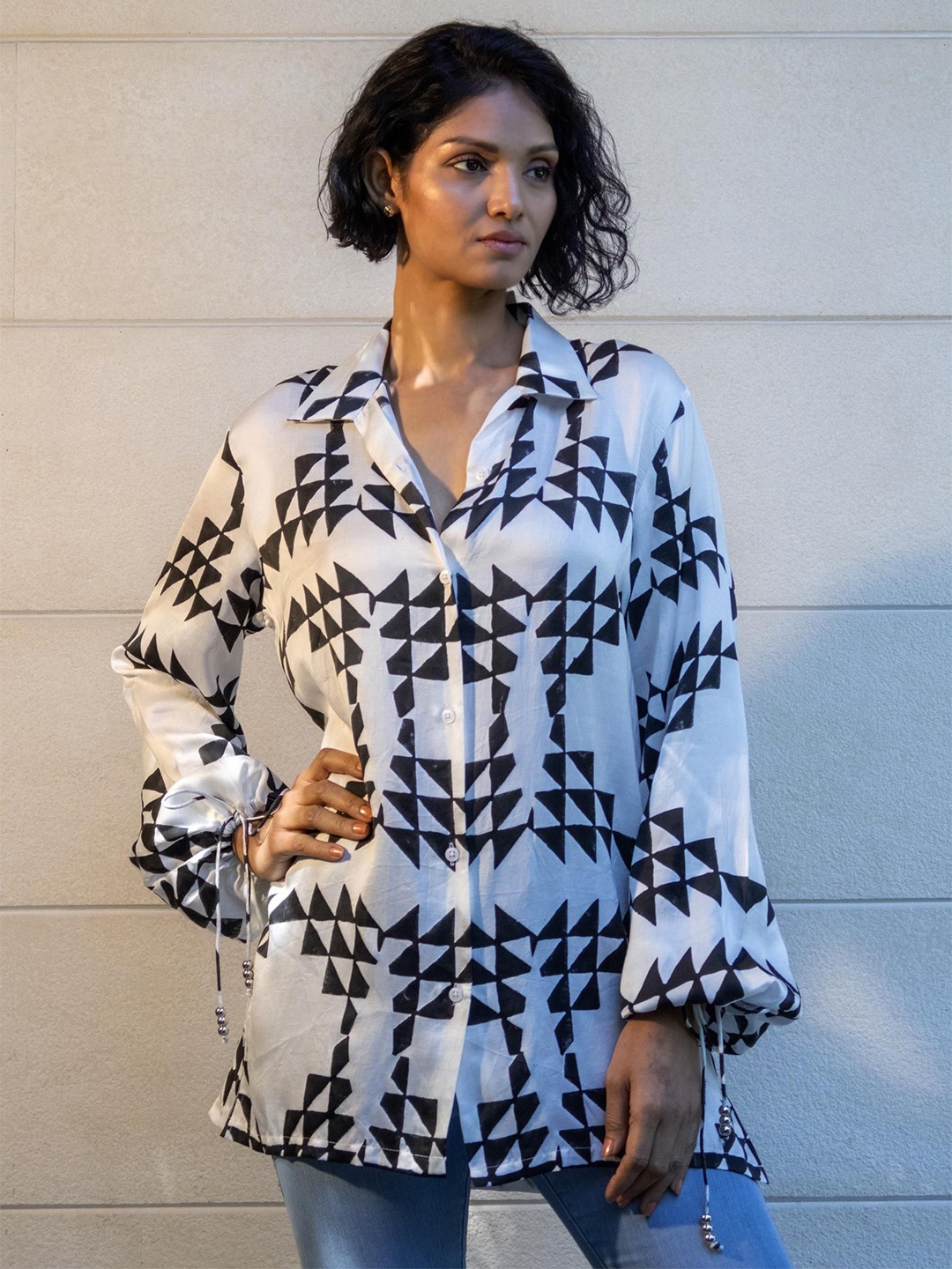 

AMROOD Women Spread Collar Geometric Printed Casual Shirt, White