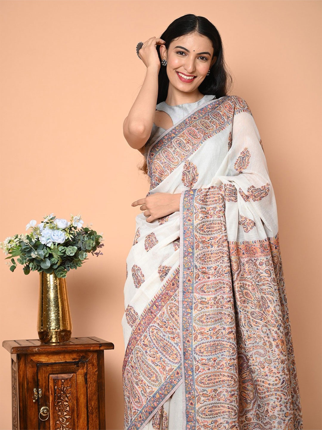 

BEATITUDE Woven Design Saree, White