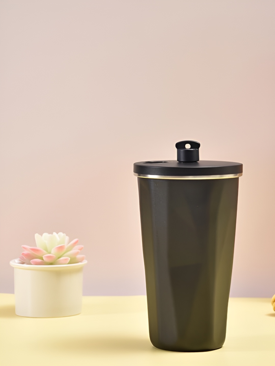 

HomeCloud Black Single Stainless Steel Solid Double Wall Vacuum Water Bottle 600 ml
