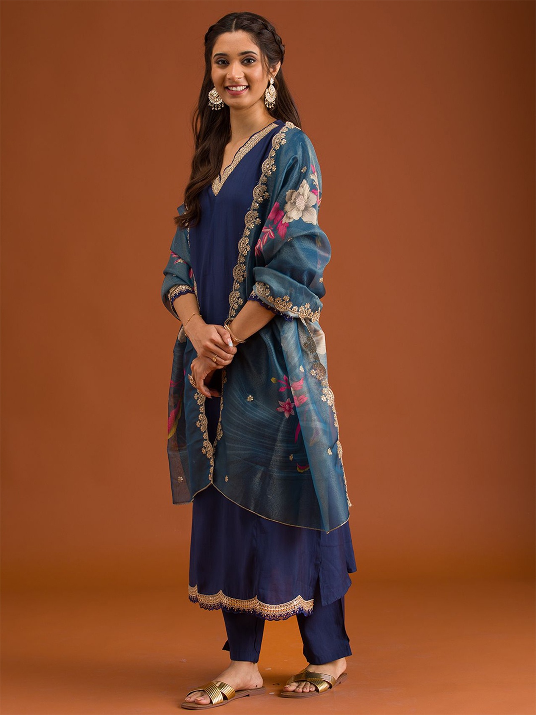 

Koskii Floral Embroidered V-Neck Straight Kurta With Trousers & Dupatta, Blue