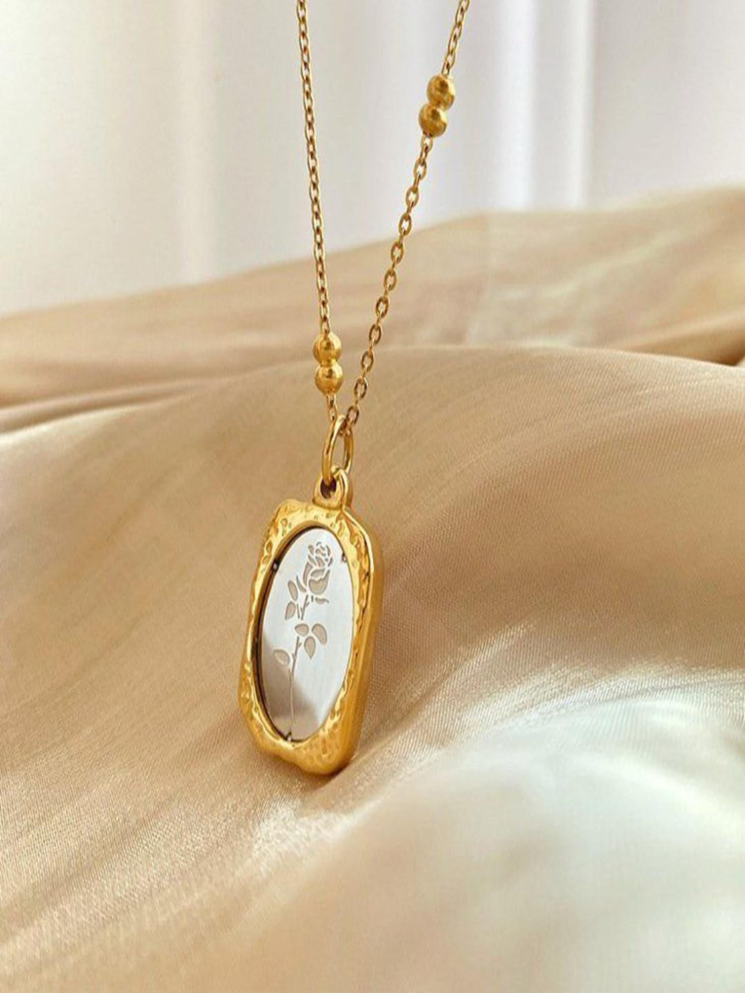 

Aquastreet 18K Plated Stainless Steel Antitarnish Rose Mirror Pendant Chain, Gold