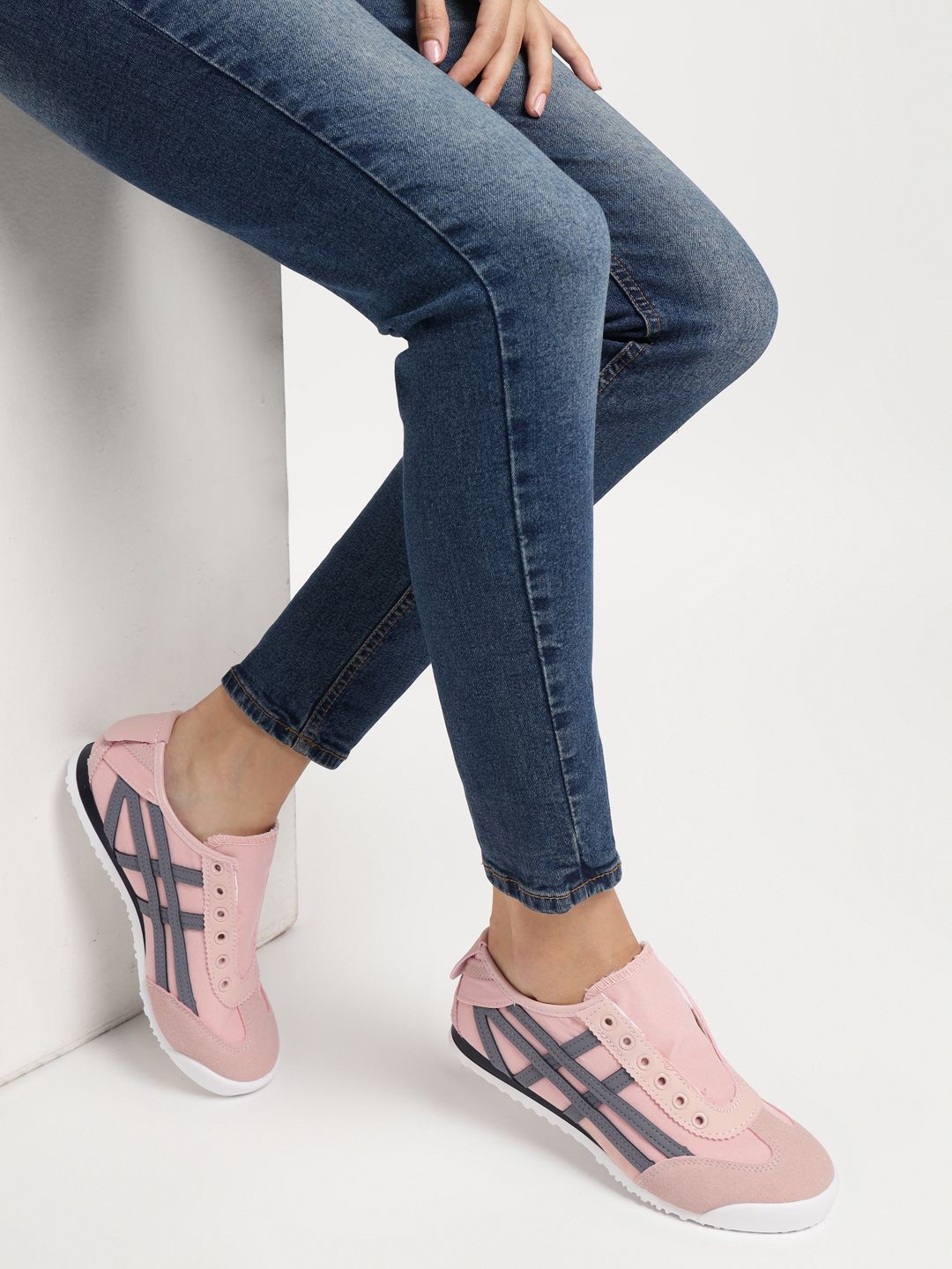 

Truffle Collection Women Solid Sneakers, Pink