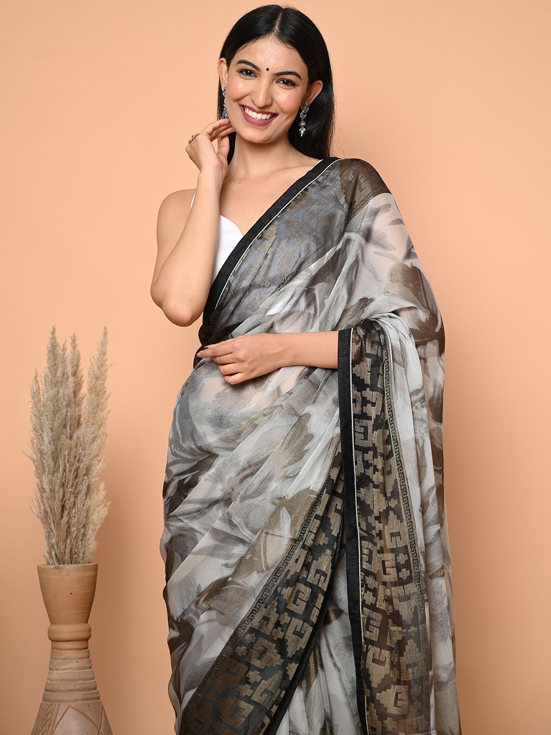 

BEATITUDE Woven Design Organza Saree, Grey