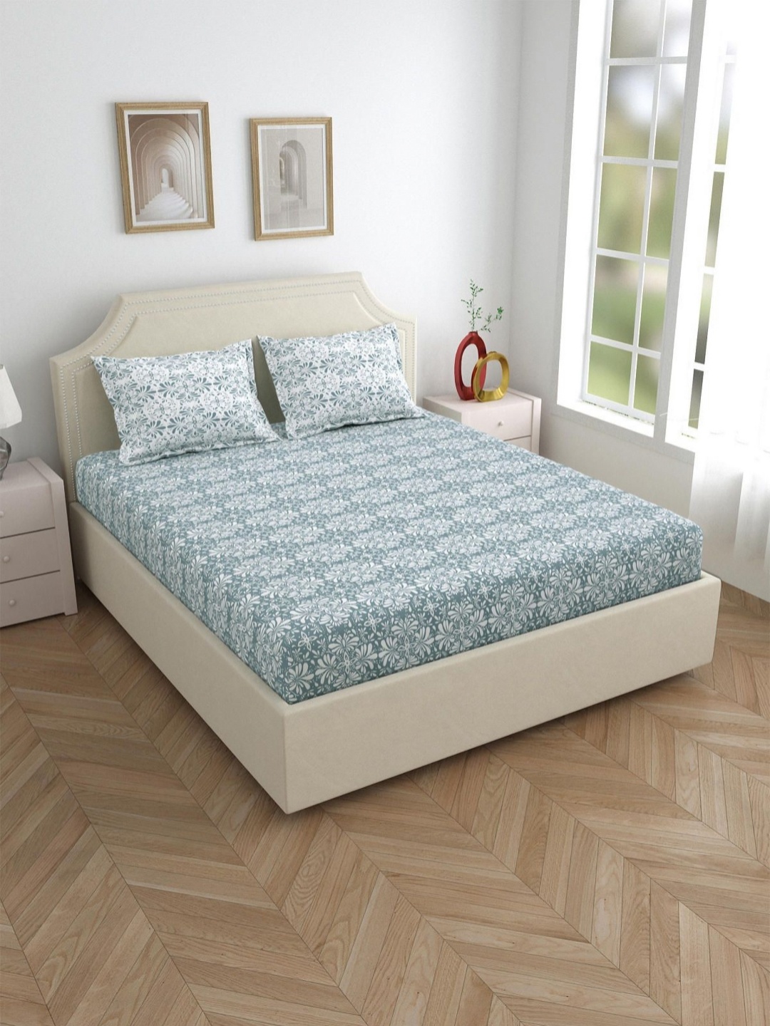 

Salona Bichona Luxury Grey & White Floral Cotton 210 TC King Bedsheet with 2 PillowCovers