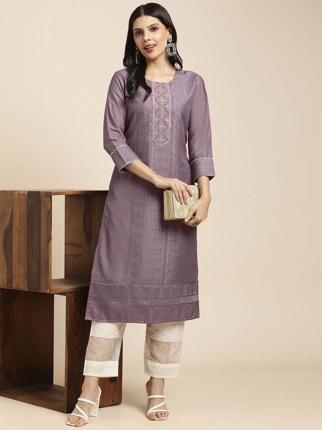 

RATAN Embroidered Thread Work Round Neck Straight Kurta, Purple