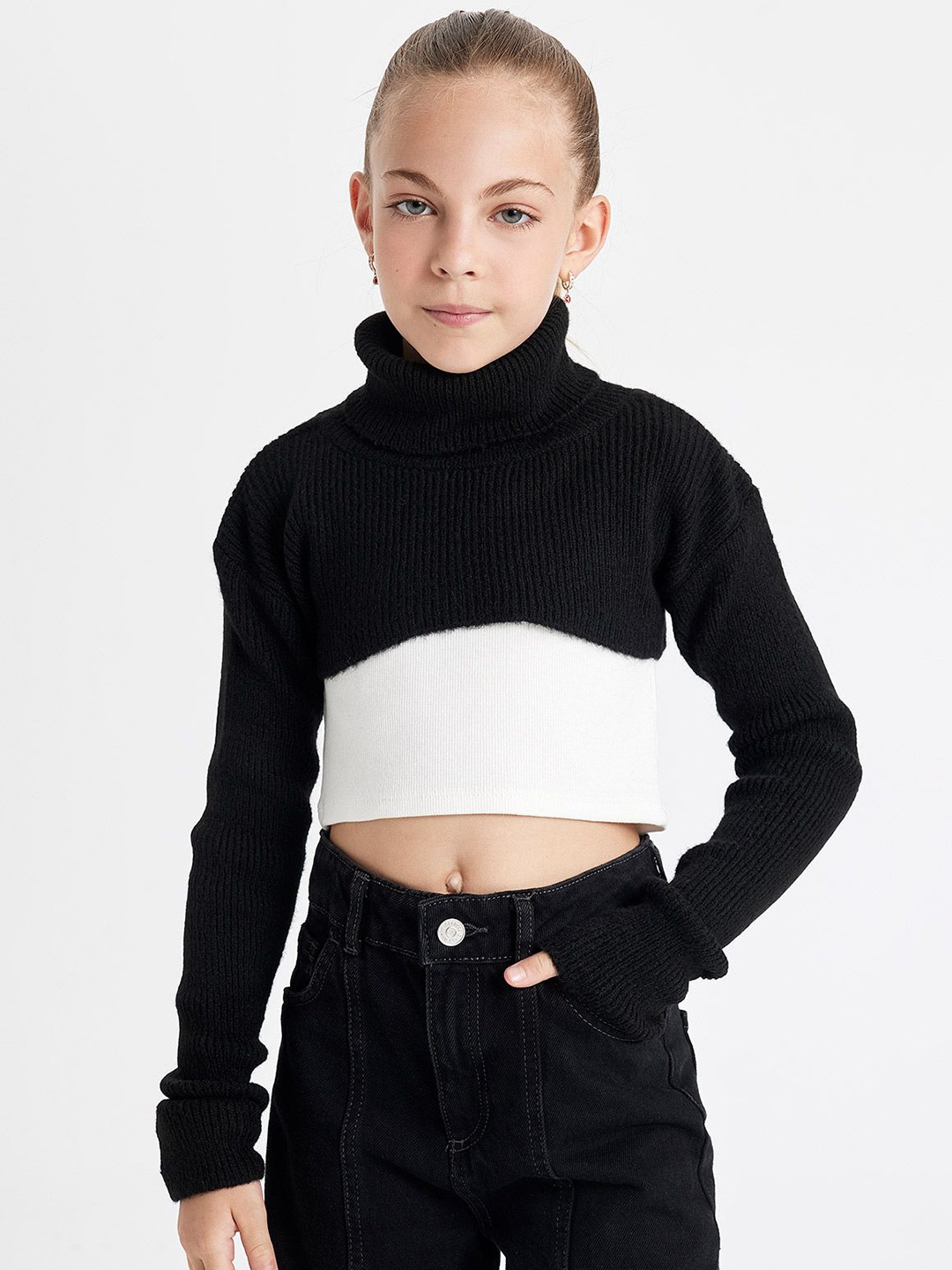 

DeFacto Girls Colourblocked Crop Pullover, Black