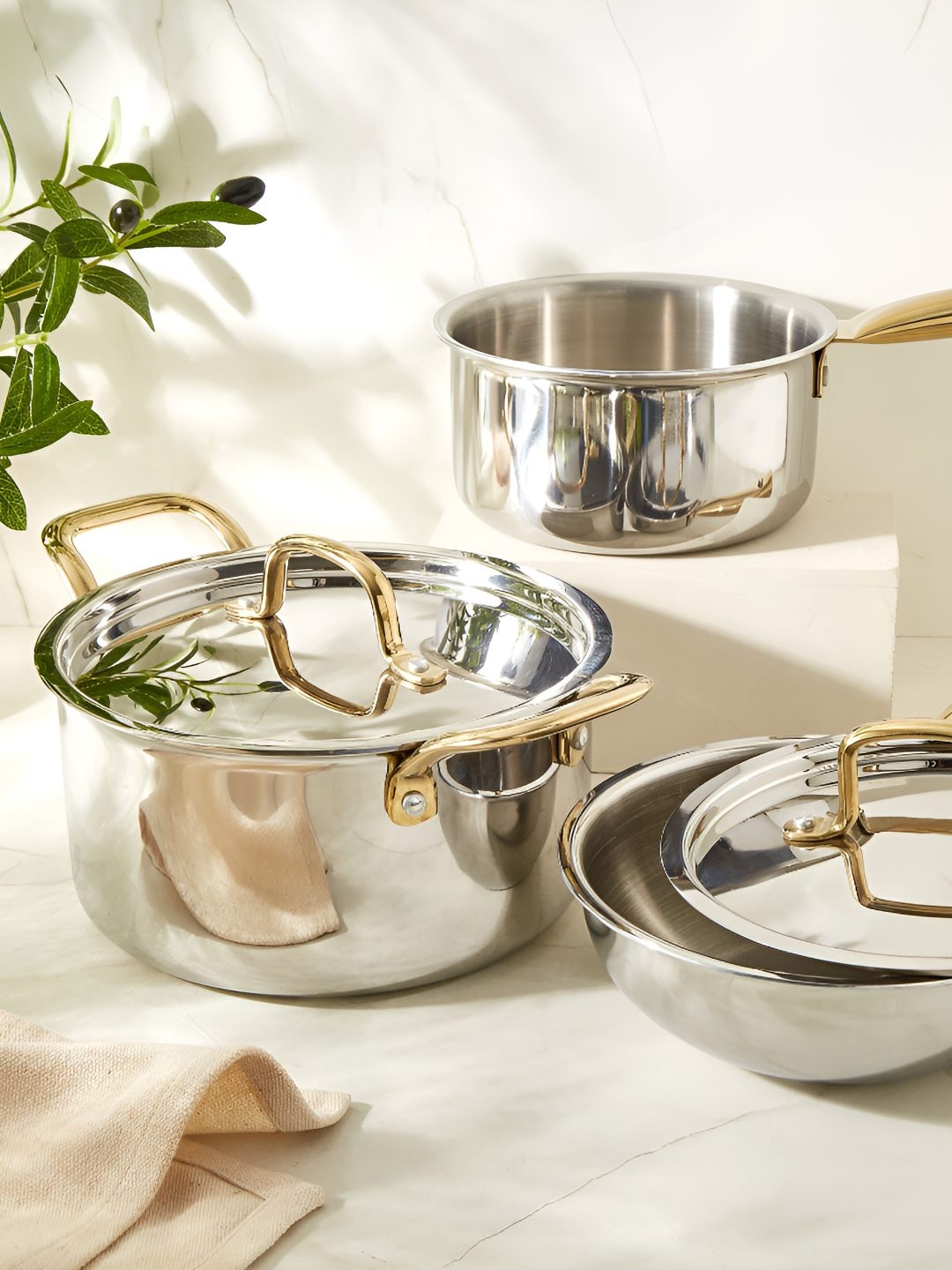 

Home Centre Gravis Stellar Silver-Toned 5 Pieces Stainless Steel Cookware Set