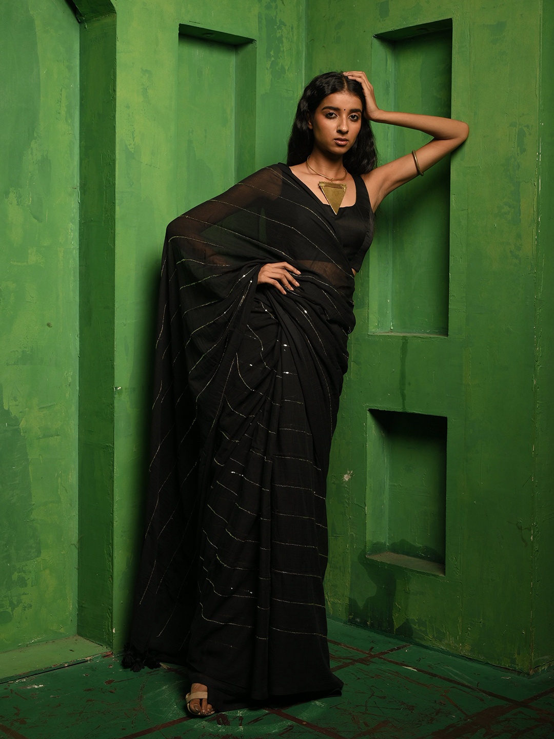 

HUTS AND LOOMS Embellished Cotton Saree, Black