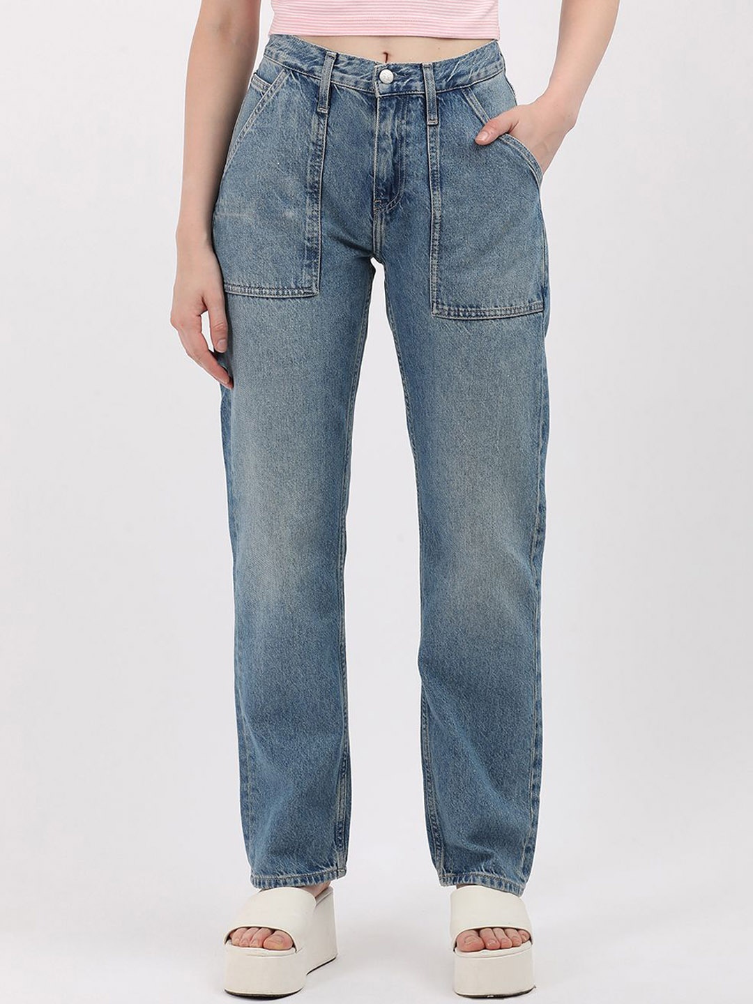 

Calvin Klein Jeans Women Straight Fit Low Distress Heavy Fade Jeans, Blue
