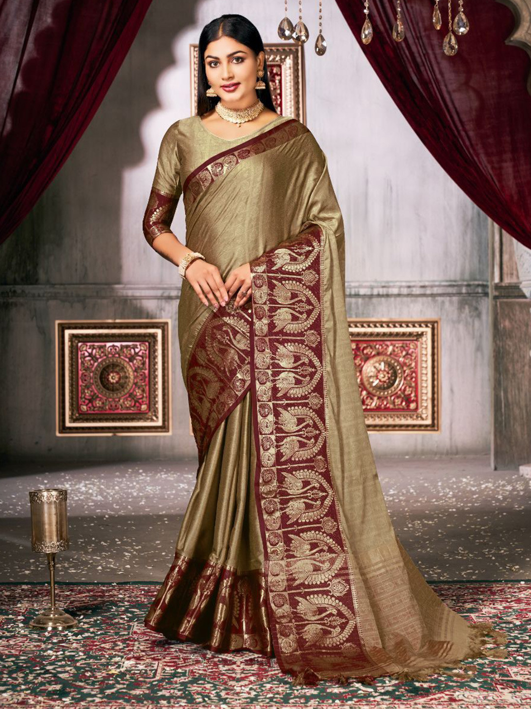 

Quelea Woven Design Zari Pure Silk Banarasi Saree, Gold