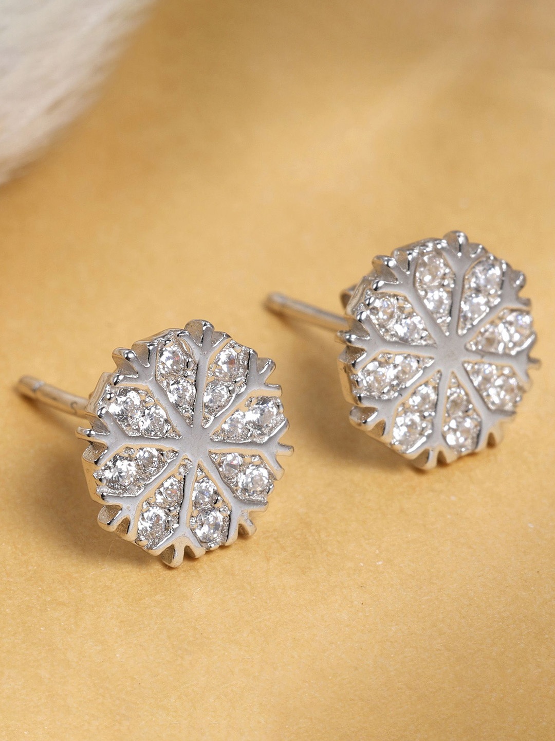 

DEESSA 925 Sterling Silver Rhodium-Plated Contemporary Studded Earring