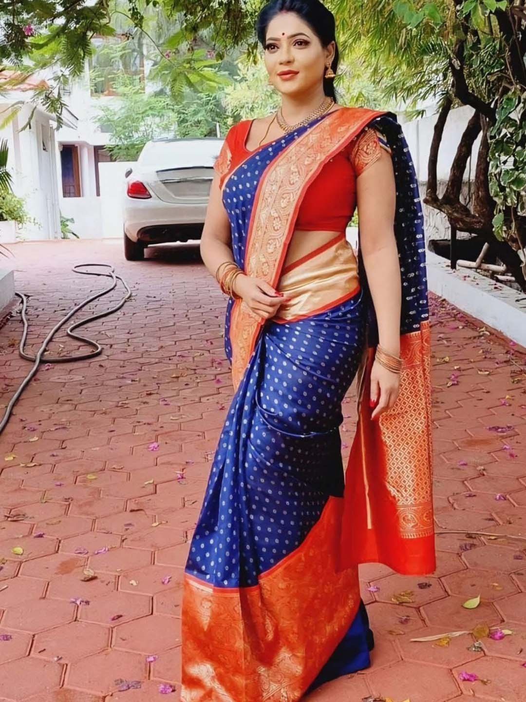 

Quelea Woven Design Zari Pure Silk Banarasi Saree, Blue