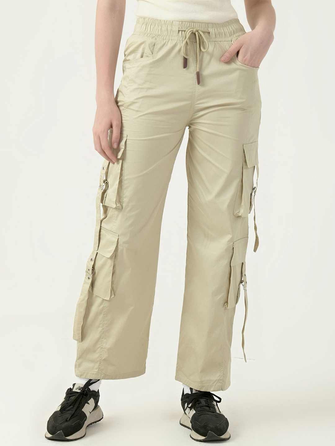 

Albion By CnM Women Mid-Rise Cargos Trousers, Beige