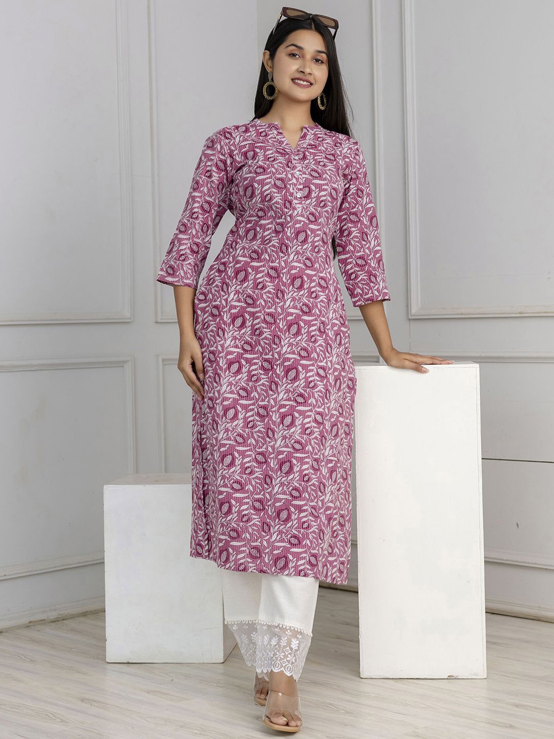 

Nayo Floral Printed Mandarin Collar Cotton Straight Kurta, Mauve