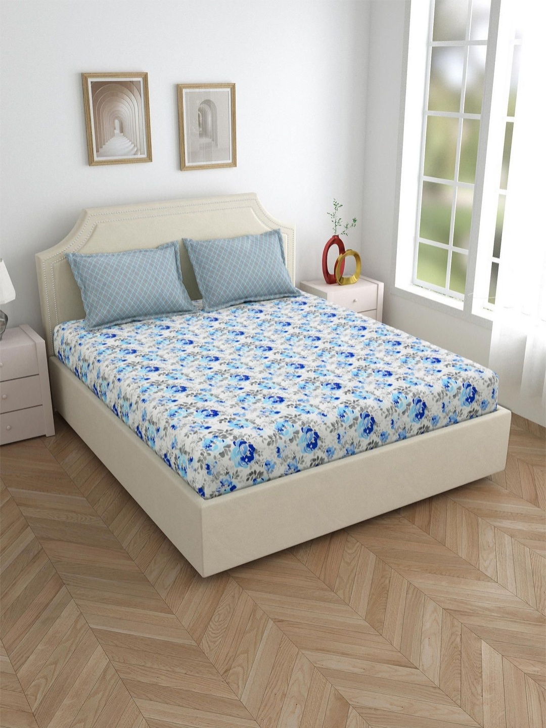 

Salona Bichona Bliss Blue & White Floral Cotton 180 TC King Bedsheet with 2 PillowCovers