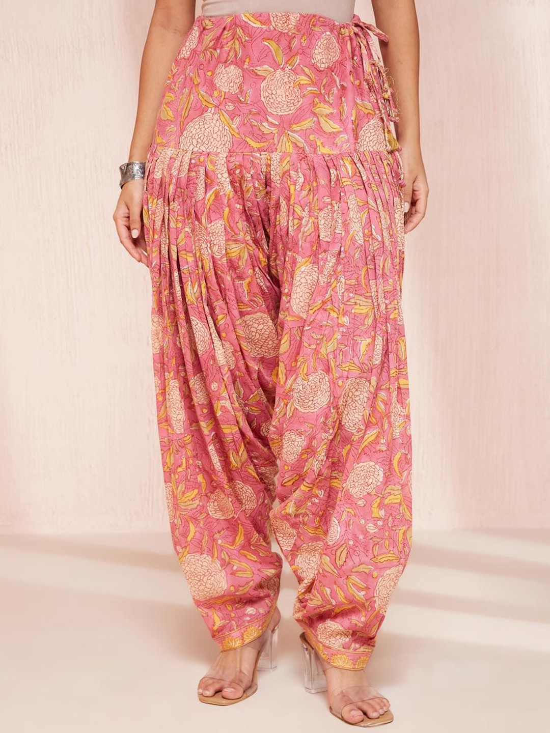 

Fabindia Women Ethnic Motifs Printed Pleated Trousers, Pink