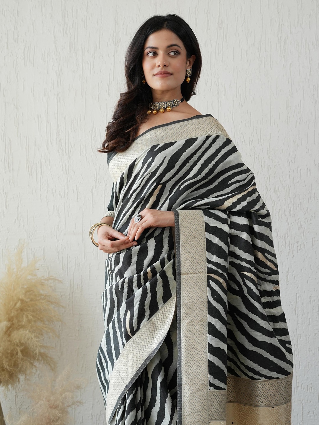 

Sangria Woven Design Banarasi Saree, Black