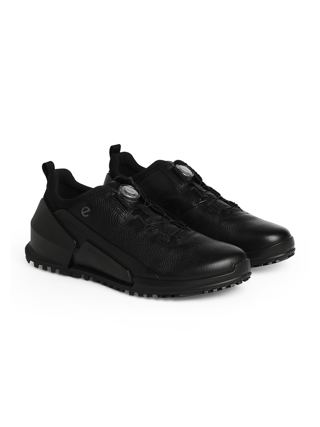 

ECCO Men Solid Round Toe Leather Sneakers, Black