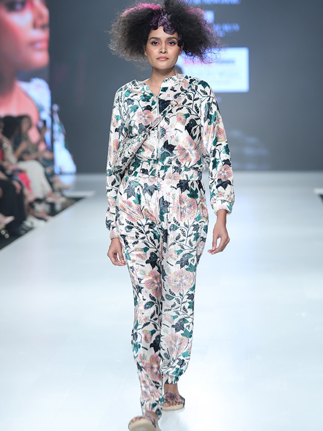 

Payal Singhal Women without Lightweight Bomber Jacket, White