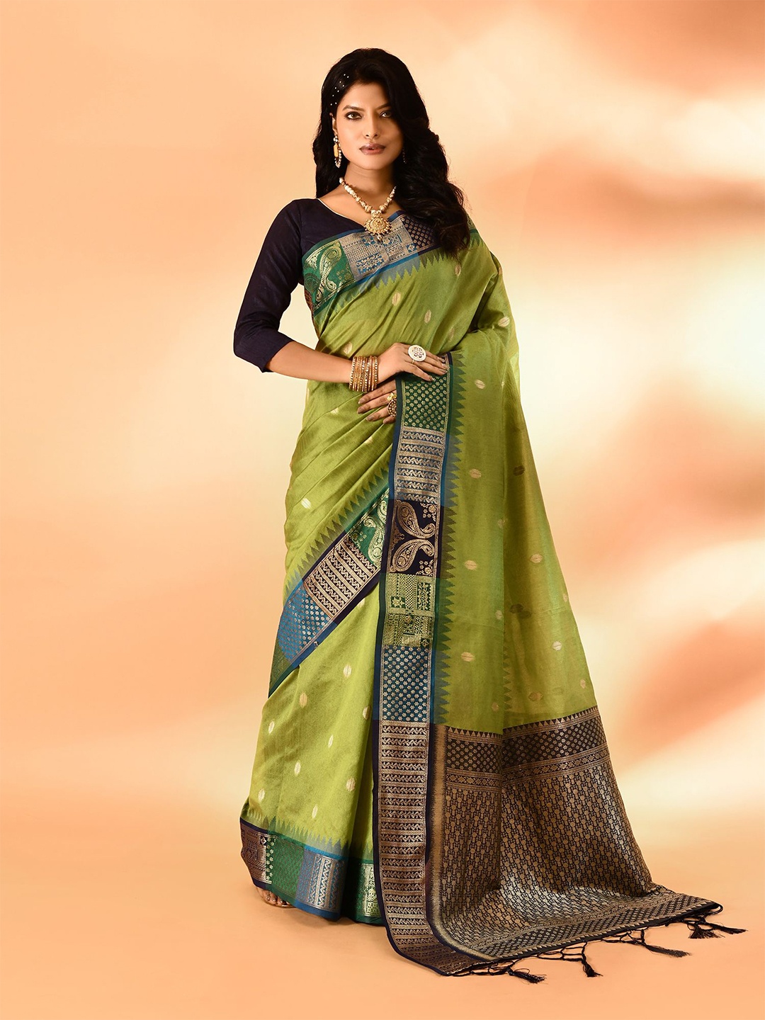 

elora Woven Design Zari Banarasi Saree, Green