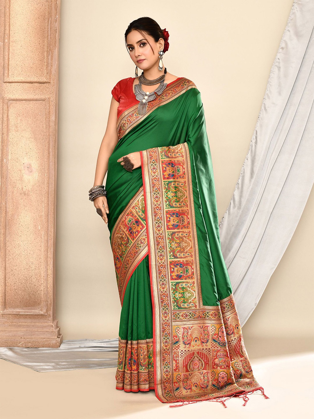 

elora Zari Banarasi Saree, Green