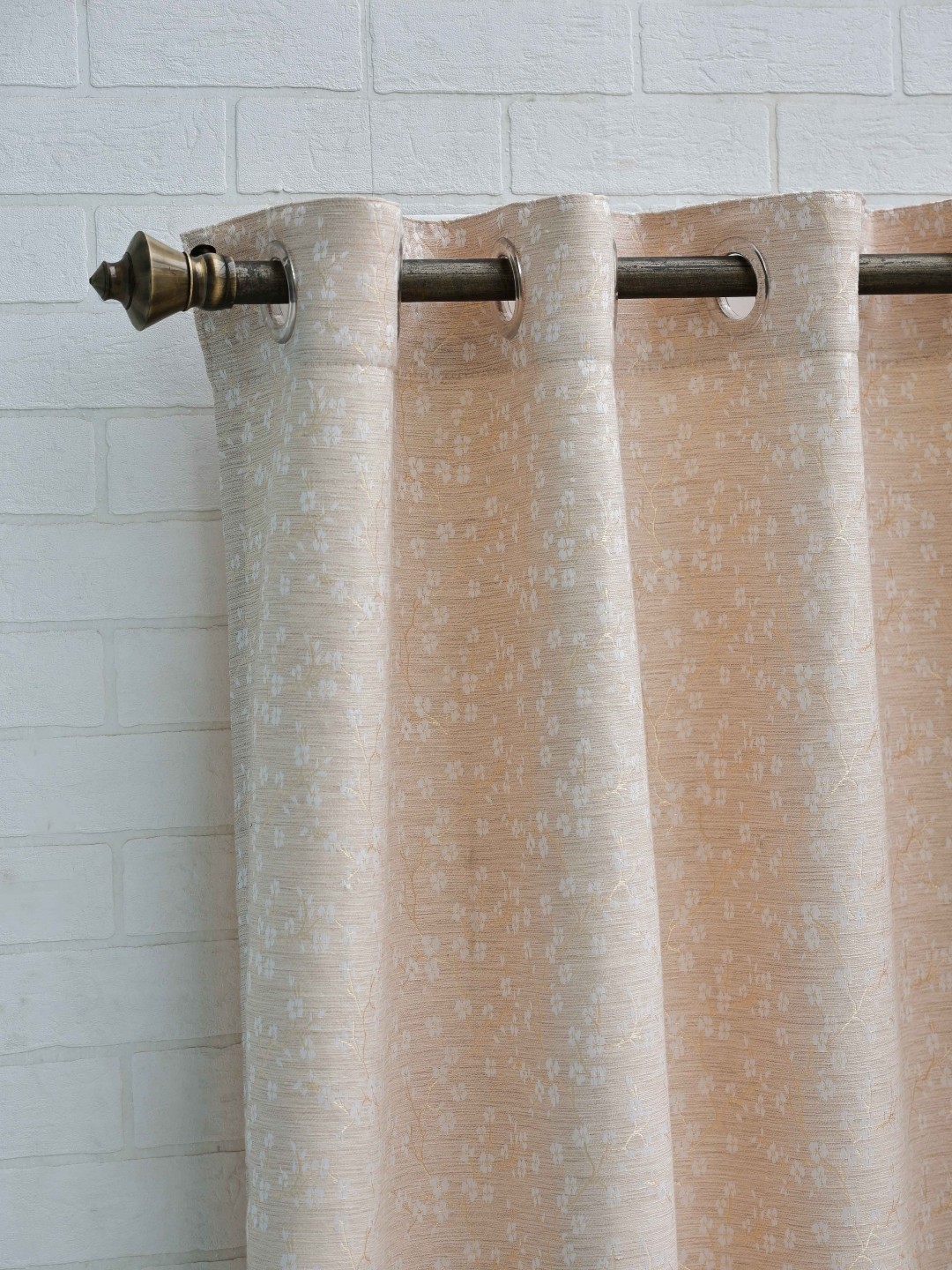 

Ariana Cream-Coloured & White Floral Room Darkening Window Curtain