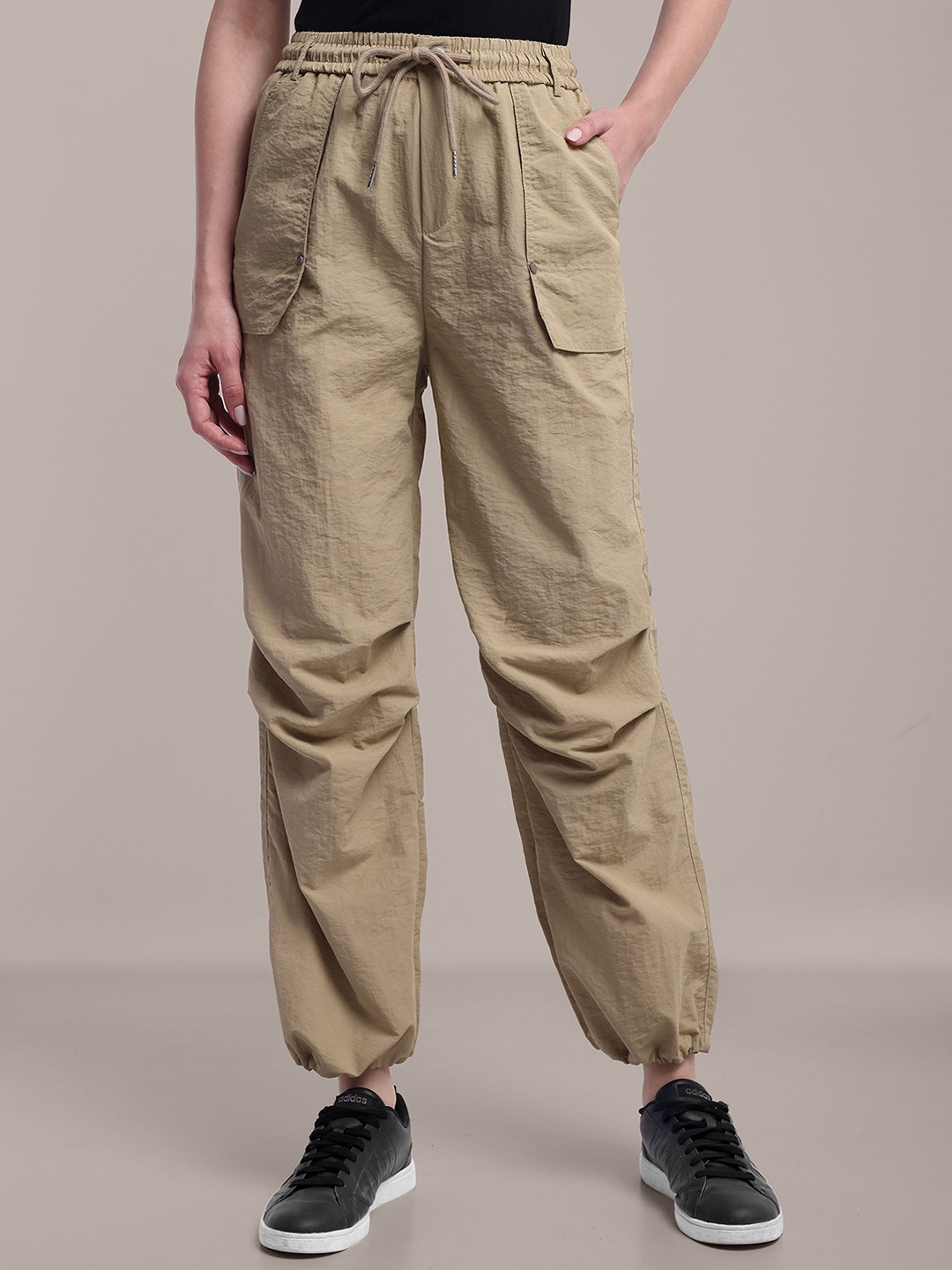 

iki chic Women Relaxed Loose Fit Cargos Trousers, Beige