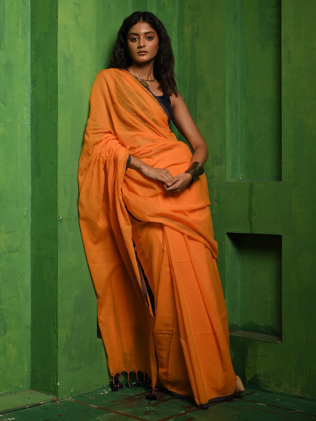 

HUTS AND LOOMS Solid Mul Cotton Saree, Orange
