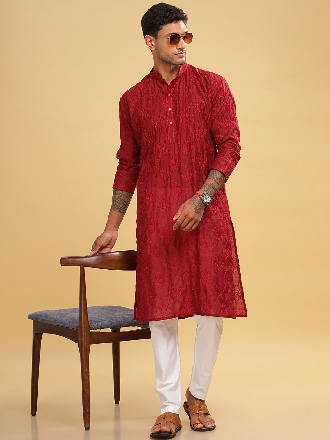 

Anouk Red Ethnic Motifs Embroidered Mandarin Collar Thread Work Cotton Straight Kurta